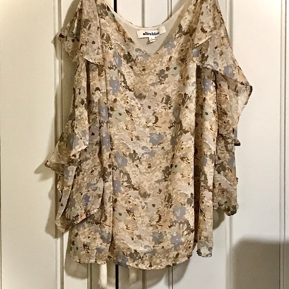 Top - Picture 2 of 2